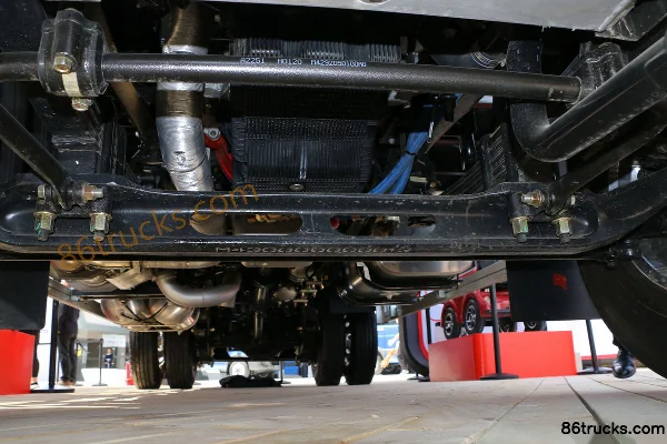 Foton Auman Série R Édition JD 182 ch 4X2(6 roues) 6,8 m Cabine avancée Camion porteur fourgon Châssis (2) | 86Trucks
