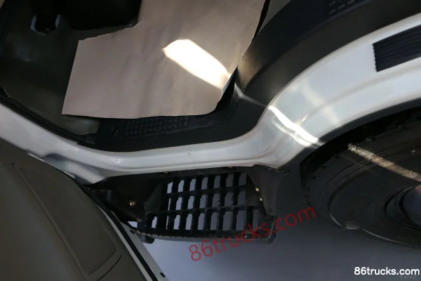 JMC Kaixiang EV 4.5T 4.2m Single Row Pure Electric Box Light Truck 107.52kWh 4X2(6 wheels) Interior (3) | 86Trucks