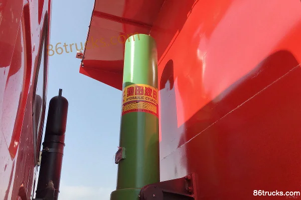 Dongfeng Liuqi Chenglong H5 280 hp 8X4(12 wheels) 6.3m Dump Truck Body (1) | 86Trucks