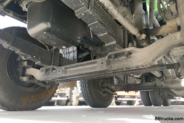 SAIC Hongyan Genlyon C500 Heavy Truck Heavy-Duty Version 380 hp 8X4(12 wheels) 7.2m Dump Truck Chassis (2) | 86Trucks