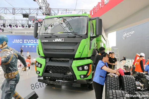 Sinotruk Weilong Heavy Truck 390hp 6X4(10 wheels) 5.6m dump truck Exterior (3) | 86Trucks
