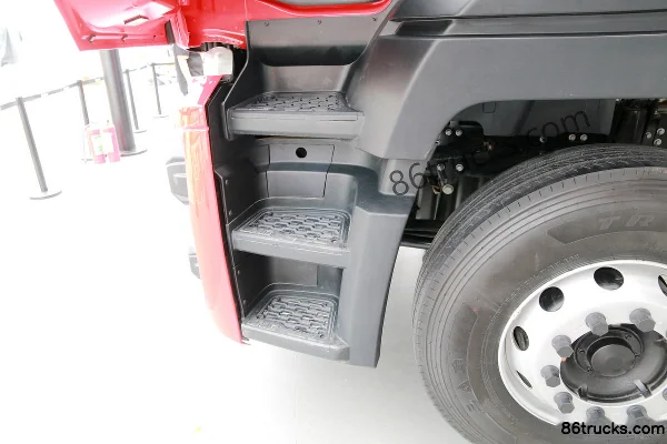 Sinotruk Weilong Heavy Truck 420hp 6X4(10 wheels) Tractor Truck Cab (1) | 86Trucks
