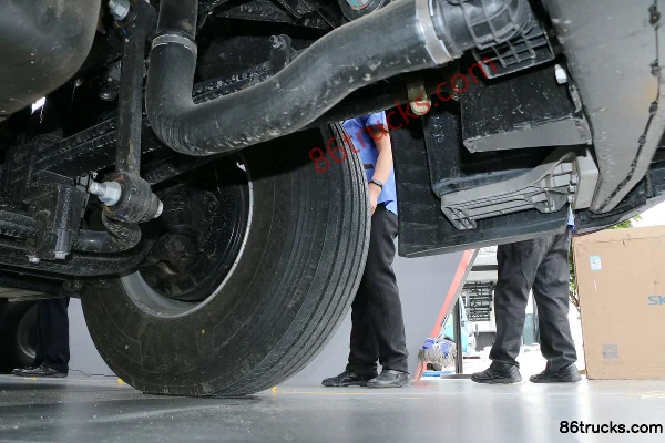 Sinotruk Weilong Heavy Truck 420hp 6X4(10 wheels) Tractor Truck Chassis (3) | 86Trucks