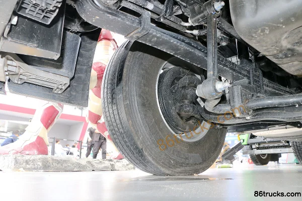 Sinotruk Weilong Heavy Truck 420hp 6X4(10 wheels) Tractor Truck Chassis (2) | 86Trucks