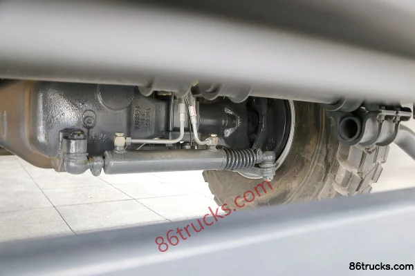 SAIC Hongyan Genlyon C500e heavy truck 560ch 6X6(10 roues) AMT automatic tractor truck Châssis (3) | 86Trucks