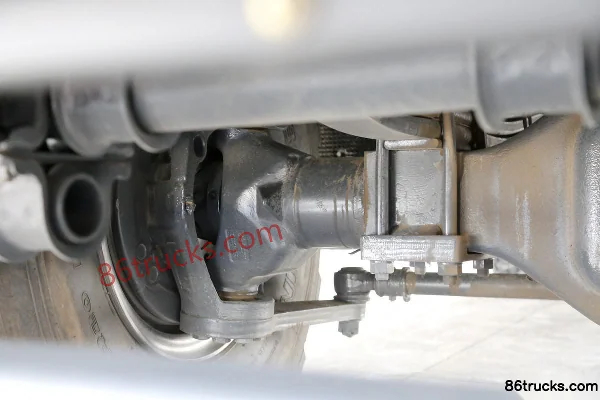 SAIC Hongyan Genlyon C500e heavy truck 560ch 6X6(10 roues) AMT automatic tractor truck Châssis (2) | 86Trucks