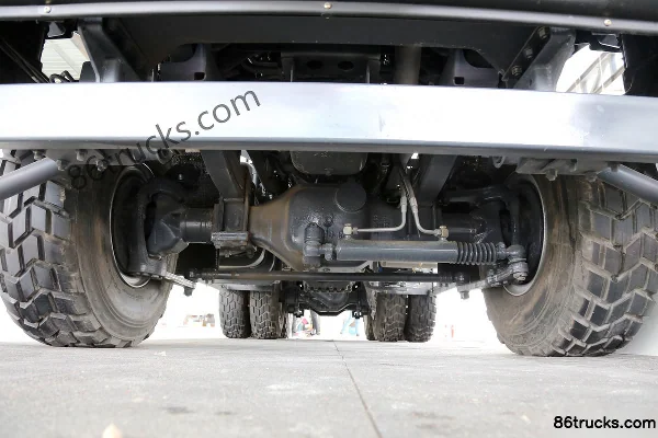 SAIC Hongyan Genlyon C500e heavy truck 560ch 6X6(10 roues) AMT automatic tractor truck Châssis (1) | 86Trucks