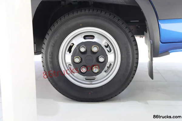 NAVECO DAILY C45-33 145hp 4X2(6 wheels) single-row flatbed light truck Chassis (2) | 86Trucks