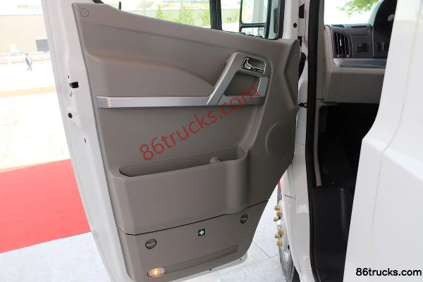 Changjiang V08S 7,5 T 8,08 m camion logistique électrique pur fourgon 110 kWh Cabine (1) | 86Trucks
