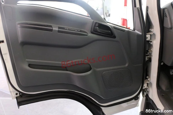 Changjiang SM07 7.37T 4.15m Cargo Box Electric Van 78.96kWh 4X2(6 wheels) Interior (1) | 86Trucks