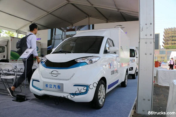 Changjiang SM01 1,96 T 1,9 m camion logistique électrique pur à caisse 29,96 kWh 4X2(6 roues) Extérieur (2) | 86Trucks