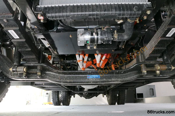 Changjiang SM07 7.37T 4.15m Cargo Box Electric Van 78.96kWh 4X2(6 wheels) Chassis (1) | 86Trucks