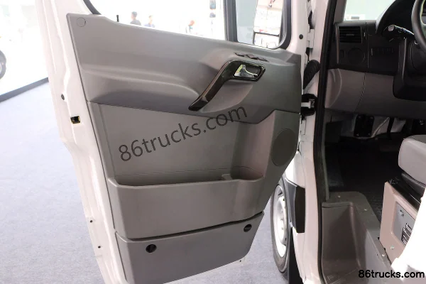 Changjiang SP06 4.5T 5.96m Van Electric Van 76.5kWh Cab (1) | 86Trucks