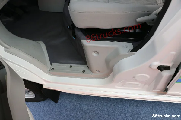Changjiang SP04 2.5T 4.5m Van Electric Van 49kWh Cab (3) | 86Trucks