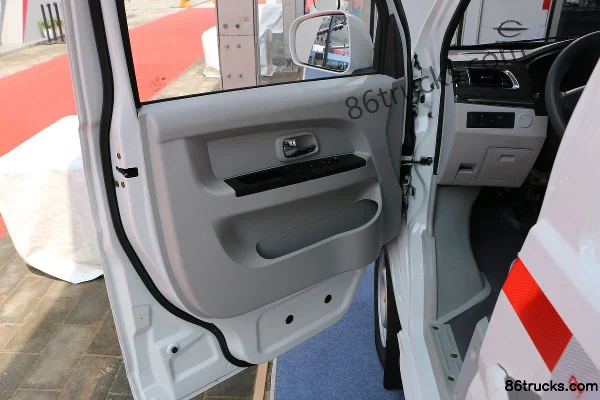 Changjiang SP04 2.5T 4.5m Van Electric Van 49kWh Cab (1) | 86Trucks