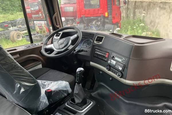 JAC Gallop K5W camion lourd 240 ch 6X2(8 roues) camion porteur fourgon 9,6 m Cabine (1) | 86Trucks