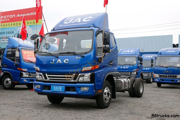 JAC Junling V6 131 hp 4X2(6 wheels) 3.82m Semi-row Van Light Truck Exterior (3) | 86Trucks