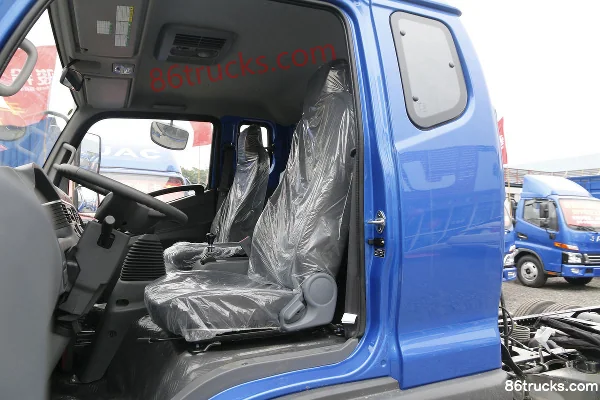 JAC Junling V6 131 hp 4X2(6 wheels) 3.82m Semi-row Van Light Truck Cab (3) | 86Trucks