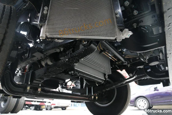JAC Junling V6 131 hp 4X2(6 wheels) 3.82m Semi-row Van Light Truck Chassis (2) | 86Trucks