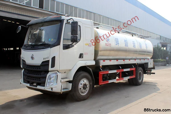 Dongfeng Dongfeng New Chenglong M3 Medium Truck liquid transport truck