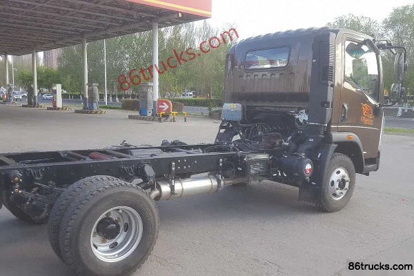 Sinotruk HOWO Tongshuai Standard Load Edition 148hp 4X2(6 wheels) 4.165m Single Row Flatbed Light Truck Exterior (3) | 86Trucks