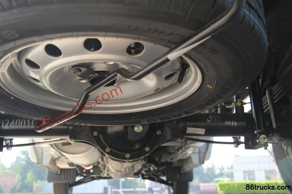 Foton Xiangling V1 1.3L 87 hp 4X2(6 wheels) Gasoline/CNG 2.8m single-row flatbed micro truck Cab (3) | 86Trucks