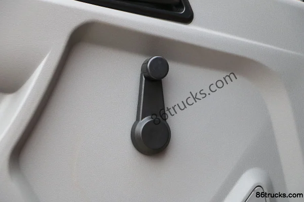 Sinotruk Haoman H3 170hp 4X2(6 wheels) 4m dump truck Cab (3) | 86Trucks