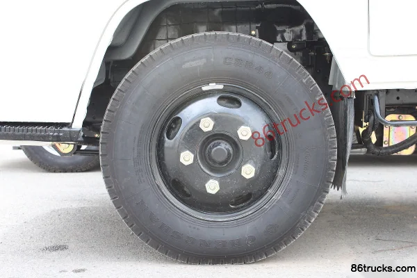 JMC Classic Shunda 116 ch 4X2(6 roues) camion léger plateau à ridelles cabine double 3,4 m Châssis (1) | 86Trucks