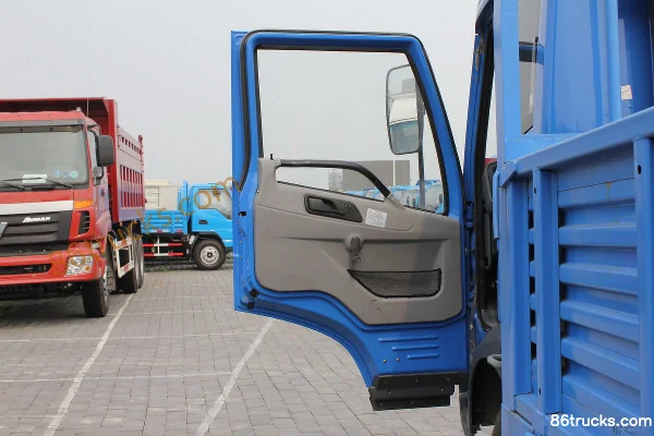 FAW Jiefang Qingdao Saiqilin 160 hp 4X2(6 wheels) 6.2m Stake Cargo Truck Cab (2) | 86Trucks