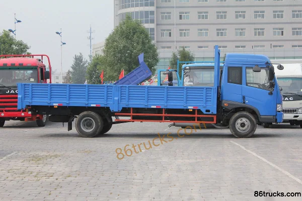 FAW Jiefang Qingdao Saiqilin 160 hp 4X2(6 wheels) 6.2m Stake Cargo Truck Exterior (3) | 86Trucks