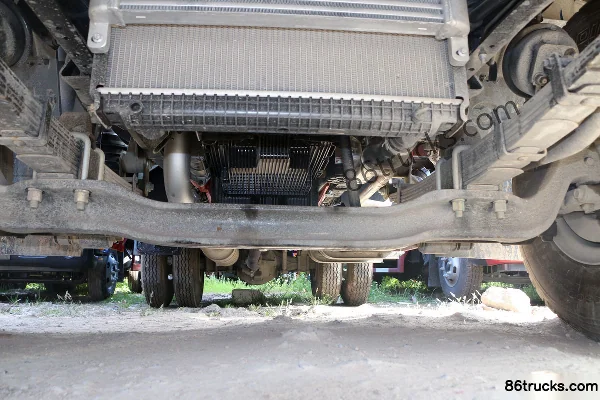 JAC Junling V7 156 hp 4X2(6 wheels) 5.2m semi-row van light truck Chassis (1) | 86Trucks