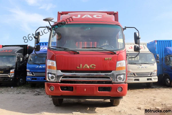 JAC Shuailing Q7 154 hp 4X2(6 wheels) 5.2m semi-sleeper van light truck Exterior (2) | 86Trucks