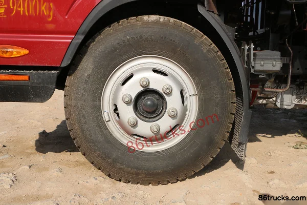 JAC Shuailing Q7 154 hp 4X2(6 wheels) 5.2m semi-sleeper van light truck Chassis (2) | 86Trucks