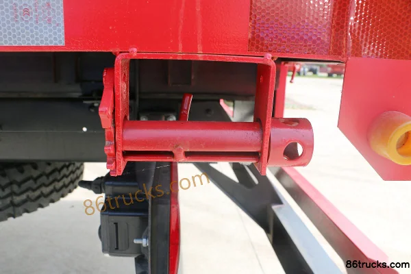 JAC Junling V9L 180hp 4X2(6 wheels) 6.78m cage cargo truck Body (3) | 86Trucks