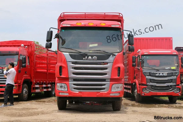 JAC Gallop A5L camion porteur 200 ch 4X2(6 roues) 6,8 m camion à ridelles avec cabine couchette (empattement 5000 mm) Extérieur (2) | 86Truc