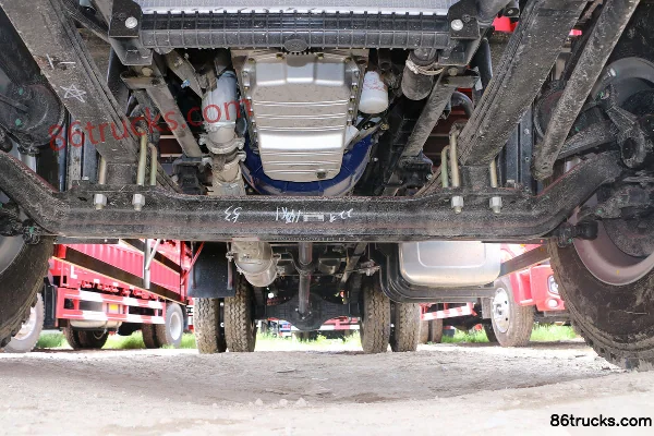 JAC Gallop A5L camion porteur 200 ch 4X2(6 roues) 6,8 m camion à ridelles avec cabine couchette (empattement 5000 mm) Châssis (1) | 86Trucks