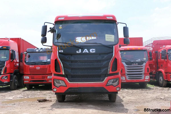 JAC Gallop K5L Medium Truck 240 hp 4X2(6 wheels) 6.8m Flatbed Cargo Truck Exterior (2) | 86Trucks