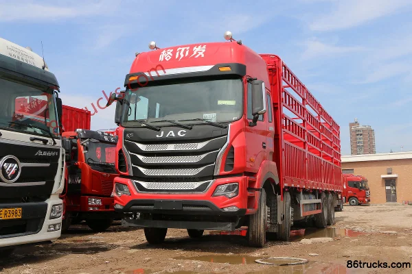 JAC Gallop K5W Heavy Truck Composite Edition 350 hp 8X4(12 wheels) 9.6m Flatbed Cargo Truck Exterior (2) | 86Trucks