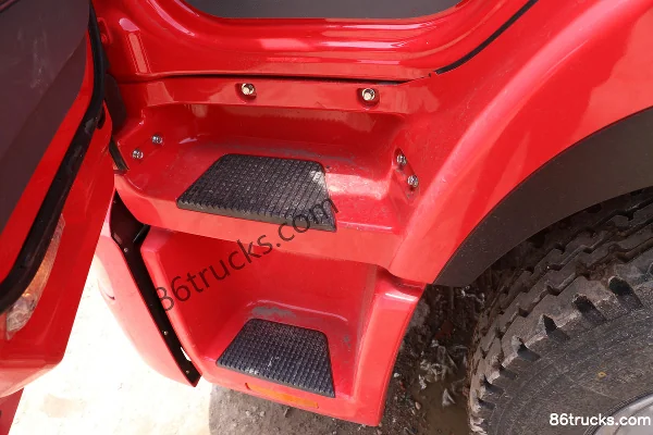 JAC Gallop K6 medium truck 190hp 4X2(6 wheels) 6.77m semi-row stake truck Cab (2) | 86Trucks