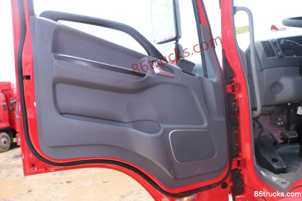 JAC Gallop K6 medium truck 190hp 4X2(6 wheels) 6.77m semi-row stake truck Cab (1) | 86Trucks