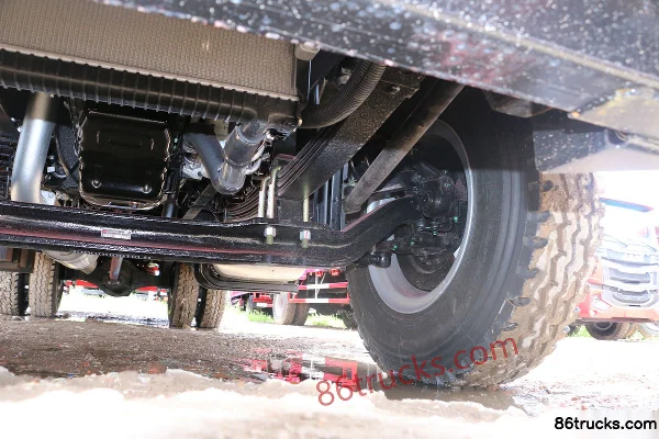JAC Gallop K6 medium truck 190hp 4X2(6 wheels) 6.77m semi-row stake truck Chassis (3) | 86Trucks