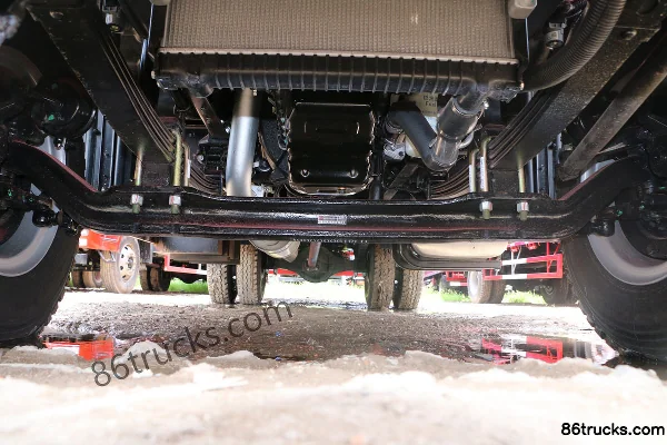 JAC Gallop K6 medium truck 190hp 4X2(6 wheels) 6.77m semi-row stake truck Chassis (1) | 86Trucks