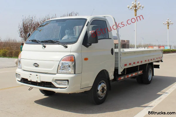 Kama Ruihang X3 102 hp 4X2(6 wheels) 3.18m single-row flatbed micro truck Exterior (2) | 86Trucks