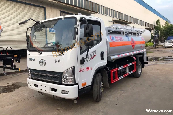 FAW Jiefang Hu VN 110 hp 4X2(6 wheels) Oil Tank Truck (Chengliwei Brand) Exterior (2) | 86Trucks