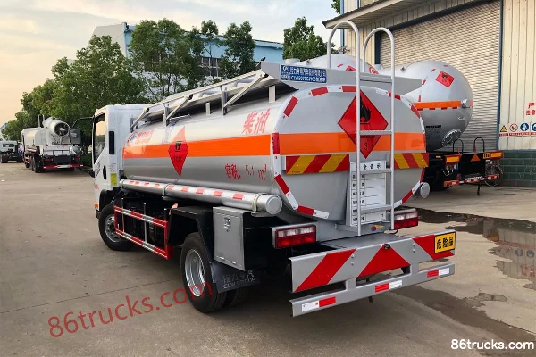 FAW Jiefang Hu VN 110 hp 4X2(6 wheels) Oil Tank Truck (Chengliwei Brand) Exterior (3) | 86Trucks