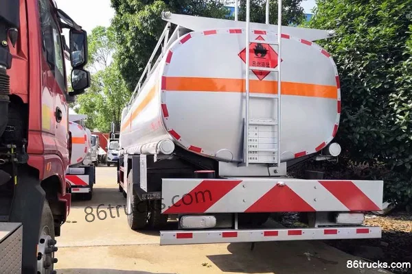 Dongfeng Special Chassis 210hp 6X2(8 wheels) oil transport truck (Chengliwei brand) Exterior (3) | 86Trucks