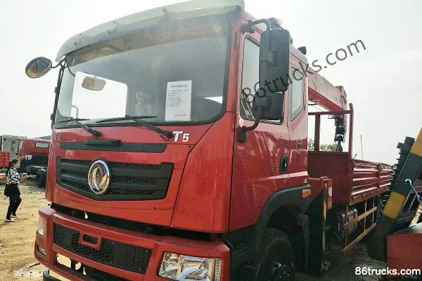 Dali Dali Dongfeng chassis truck-mounted crane