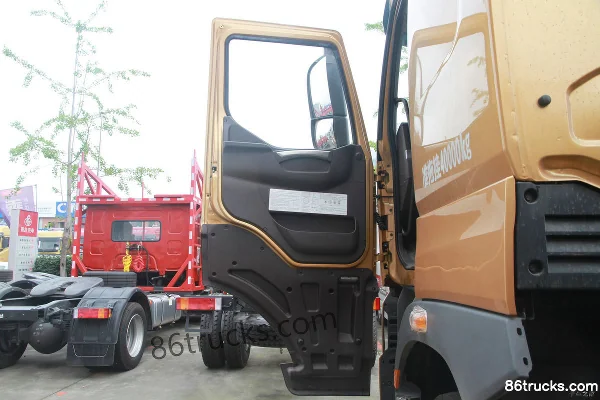 Dongfeng Liuqi Chenglong H7 Heavy Truck 430 hp 6X4(10 wheels) LNG Tractor Truck (440 Rear Axle) Cab (2) | 86Trucks