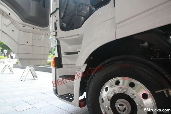 SAIC Hongyan Genlyon C500 Lightweight 560hp 6X4(10 wheels) AMT Automatic Hazardous Material Tractor Truck Cab (2) | 86Trucks
