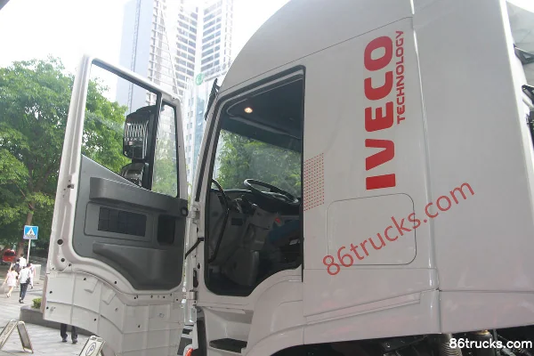 SAIC Hongyan Genlyon C500 Lightweight 560hp 6X4(10 wheels) AMT Automatic Hazardous Material Tractor Truck Cab (1) | 86Trucks
